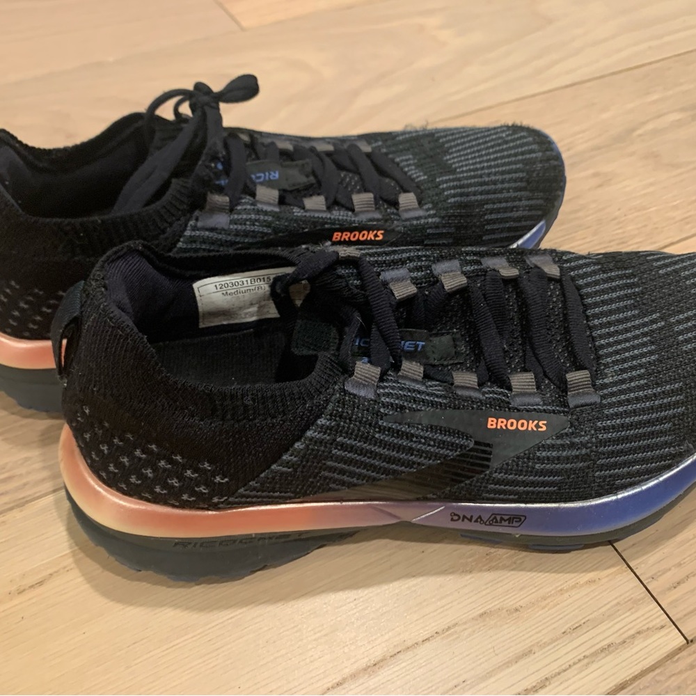 Brooks knit running shoes size 6.5US comfortable